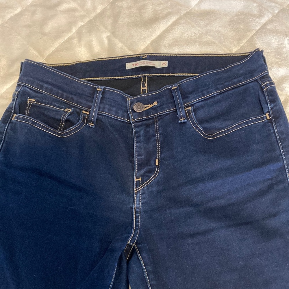 Levi 710 jeans